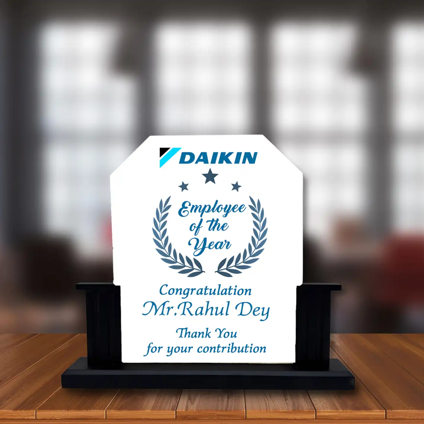 Custom-made tabletop Glass plaque for corporate occasions