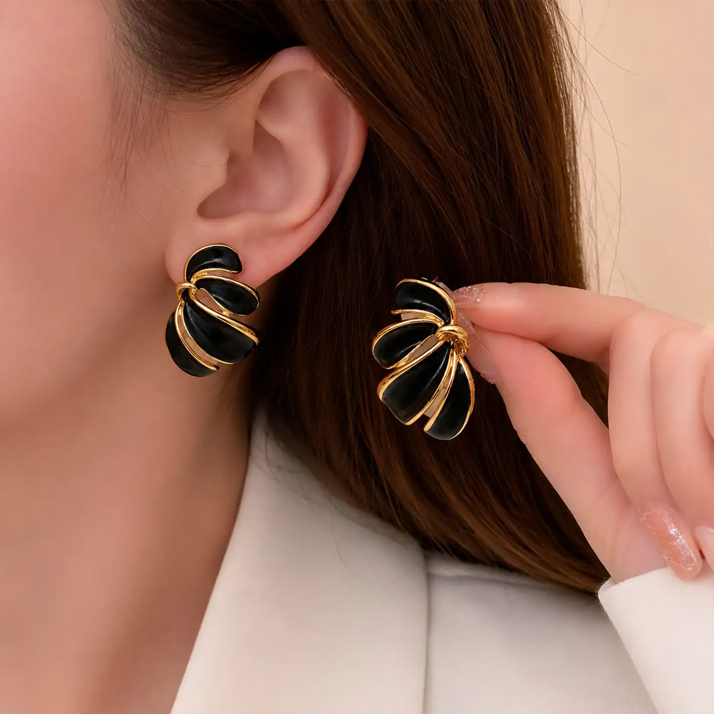 Exquisite Black & Gold Twisted Fashion Earrings for women